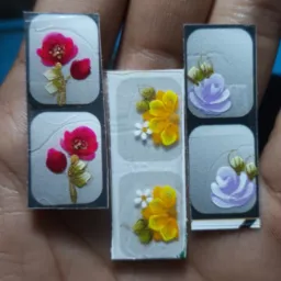 FORMOSA  ADESIVOS DE UNHAS R$ 1,50