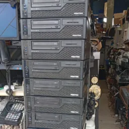 Só computador e peça de computador