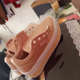 Rifa de uma colcha de cama de casal e um tênis tamanho 35 ❤️