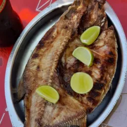 Peixe assado fresquinho de muita qualidade pra você e sua família 😋🐟🐠🐡