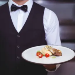 Vaga garçom/barman e cumim