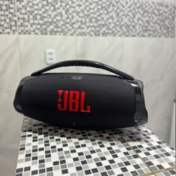 Rifal de um JBL boombox 3