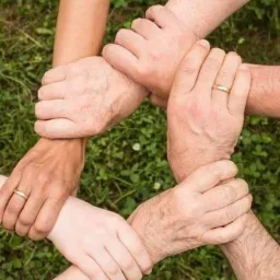UMA MÃO LAVA A OUTRA ITAIPUAÇU!