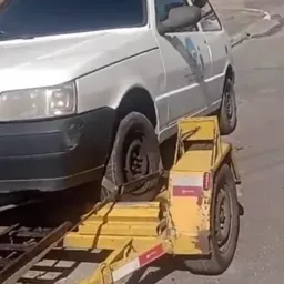 Compro (Carro e Moto) com motor ruim documento atrasado pra roça
