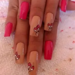 Leticia nas unhas e design