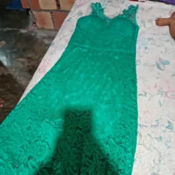 Bazar de roupas novas é usadas..