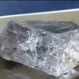 Diamantes e esmeraldas