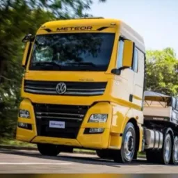 Colegas dos trabalhos dos transportes das estradas 2025