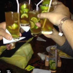 Amigas  do pizeiros