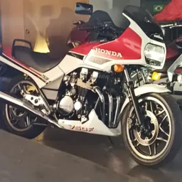 GOLD GARAGE / MOTOS ANTIGAS