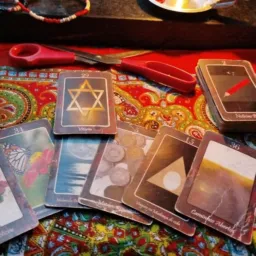 ESPIRITUALISTA TERAPEUTA E CARTOMANCIA