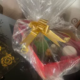🪙Rifa Solidaria Cesta de Cosméticos 🪙Escolha seu número da rifa coloque seu nome na frente e marque