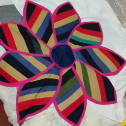 Vende tapete😍 coberta 🙏faz conserto de roupas em geral😊 faz conserto roda de moto também 🥰