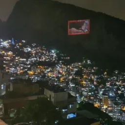 ATORES E FIGURANTES