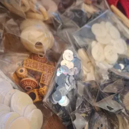 Desapego de material de artesanato.