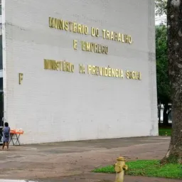 SERVIÇOS E VAGAS EM BRASÍLIA