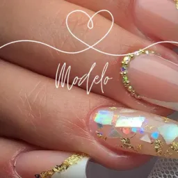 Modelos de cilios e unhas