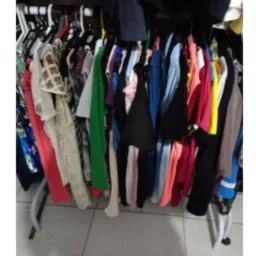Grupo de roupas usadas vendas