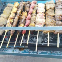 Espetinho🍢fogo 🔥 d esquina ,de terça a sábado, drinks saborosa dos,rua 11d abril pprietário,bombife?