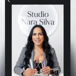 Nara Silva nails 👣💅🏻🤩