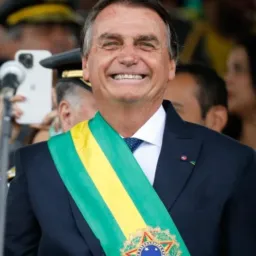 PARAUAPEBAS COM A DIREITA