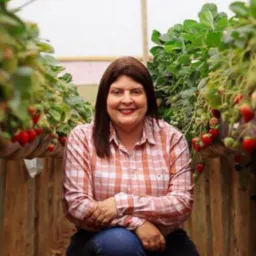 2. GRUPO VIP DE PRODUTORES DE MORANGOS | Karina Calil Caparroz