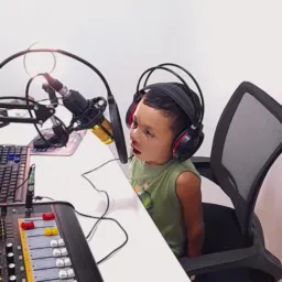 André Modas e Variedades.