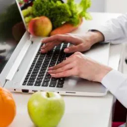 Tratamento de saúde pela nutrição saudável aconselhamento presencial e online nutricional vitaminas