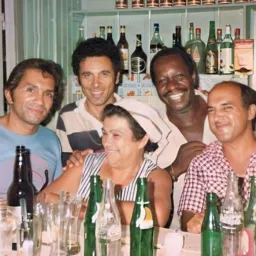 🇧🇷VAMOS RIR MUITO AMIZADES  MÚSICAS  BATE PAPO  FIGURINHAS ENTRETENIMENTO