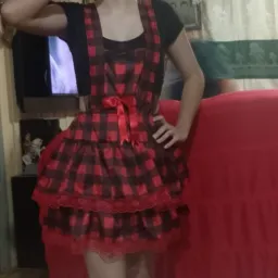 Vende se vestidos e saias de festa junina e julhinas todas novas alugamos também 🤩